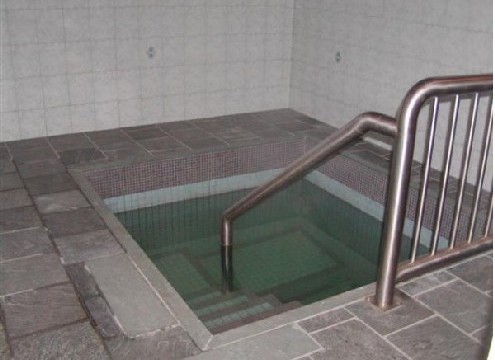 jewish-ritual-bath-mikvah-mei-menachem-bellevue-pool